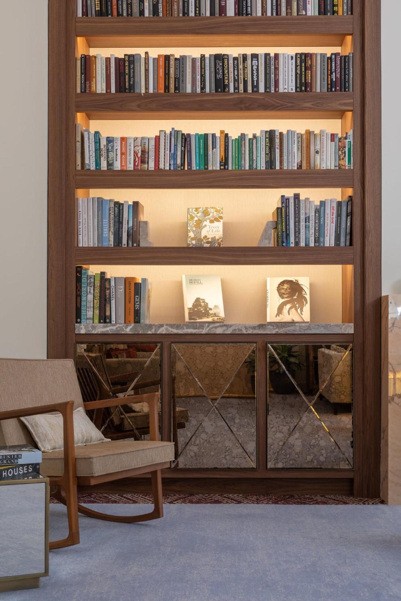 Viceroy Kopaonik Serbia Dış mekan fotoğraf A bookcase with a built-in light