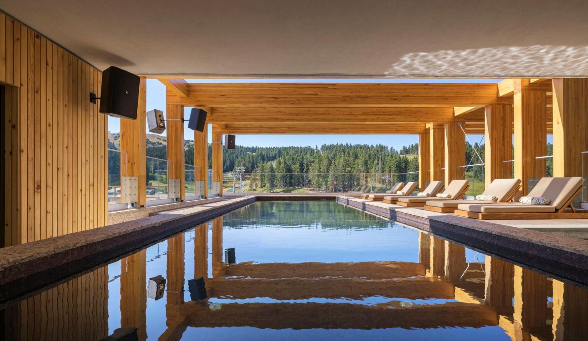 Viceroy Kopaonik Serbia Dış mekan fotoğraf The pool at the Hotel